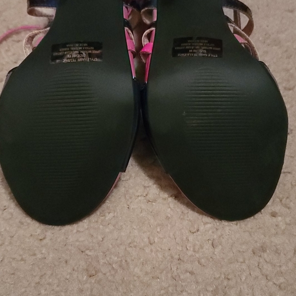 Heel - Picture 2 of 2